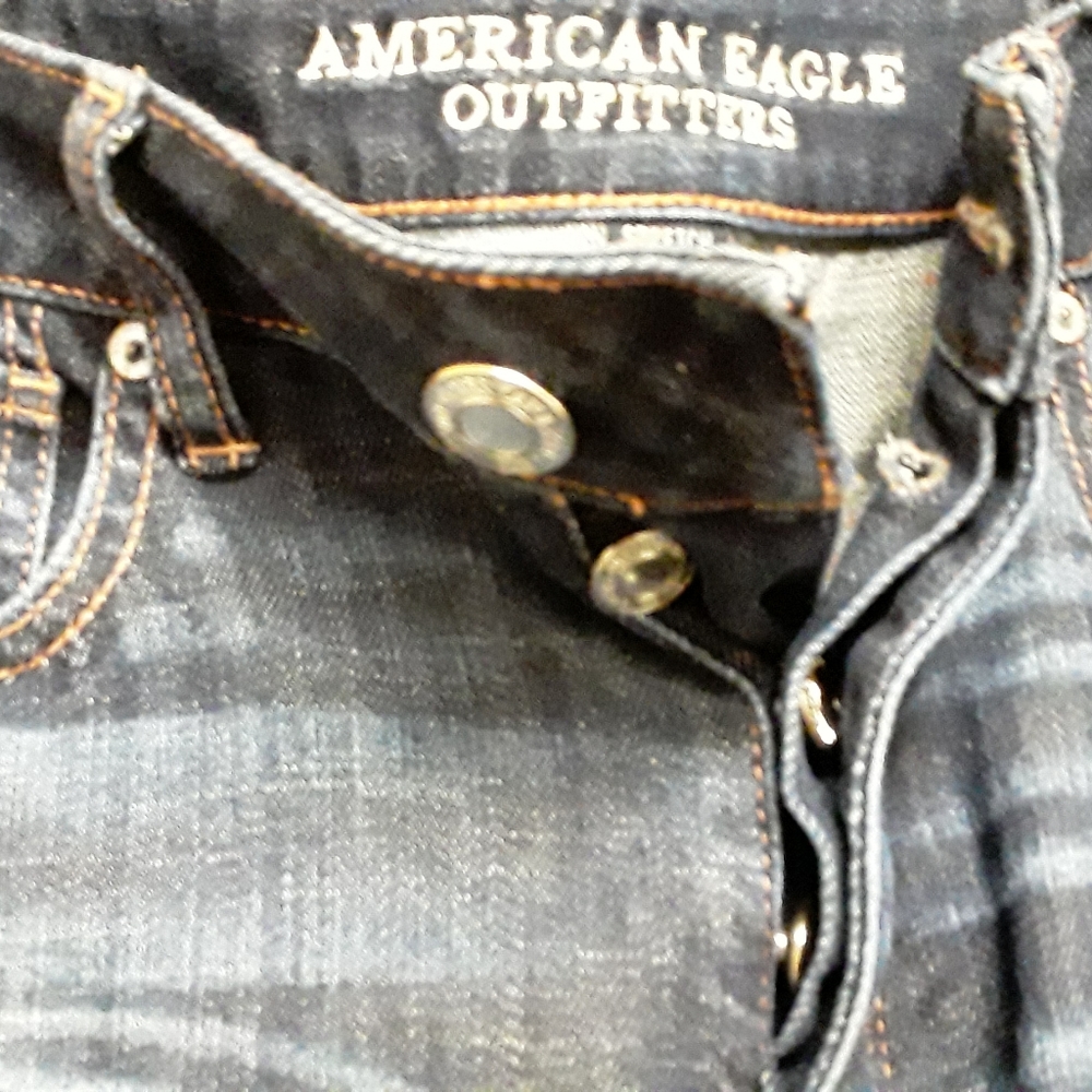 AMERICAN EAGLE BUTTON FLY WOMENS JEANS